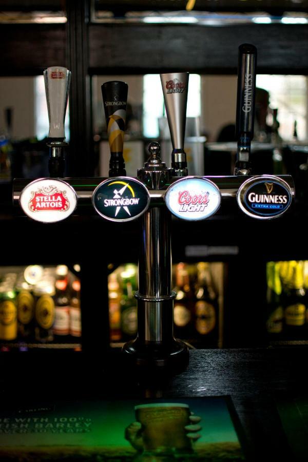 Crofts Hotel Cardiff Buitenkant foto